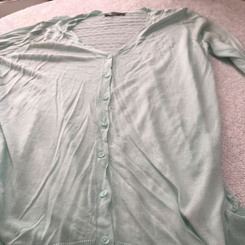 Xl Denver Hayes pale green sweater, button ip front, lace-like back, summery